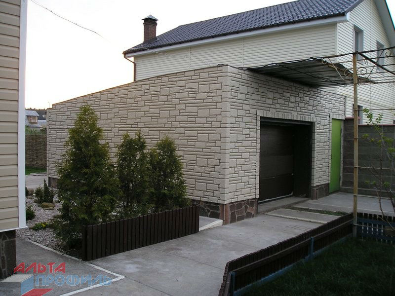 Фото дома с фасадными панелями Альта профиль
