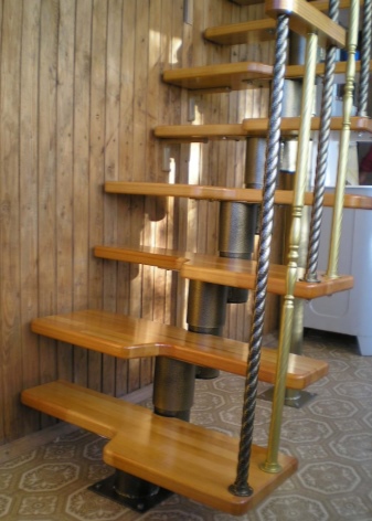 Лестница вразбежку: «гусиный шаг» и другие виды оригинальных мини-конструкций