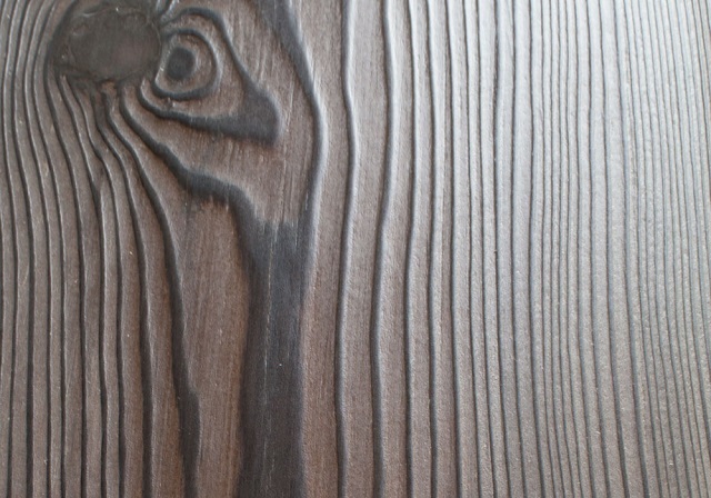  Пример деревянной детали, подвергшейся обработке методом браширования.