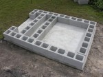 Arrangement of concrete blocks on slab